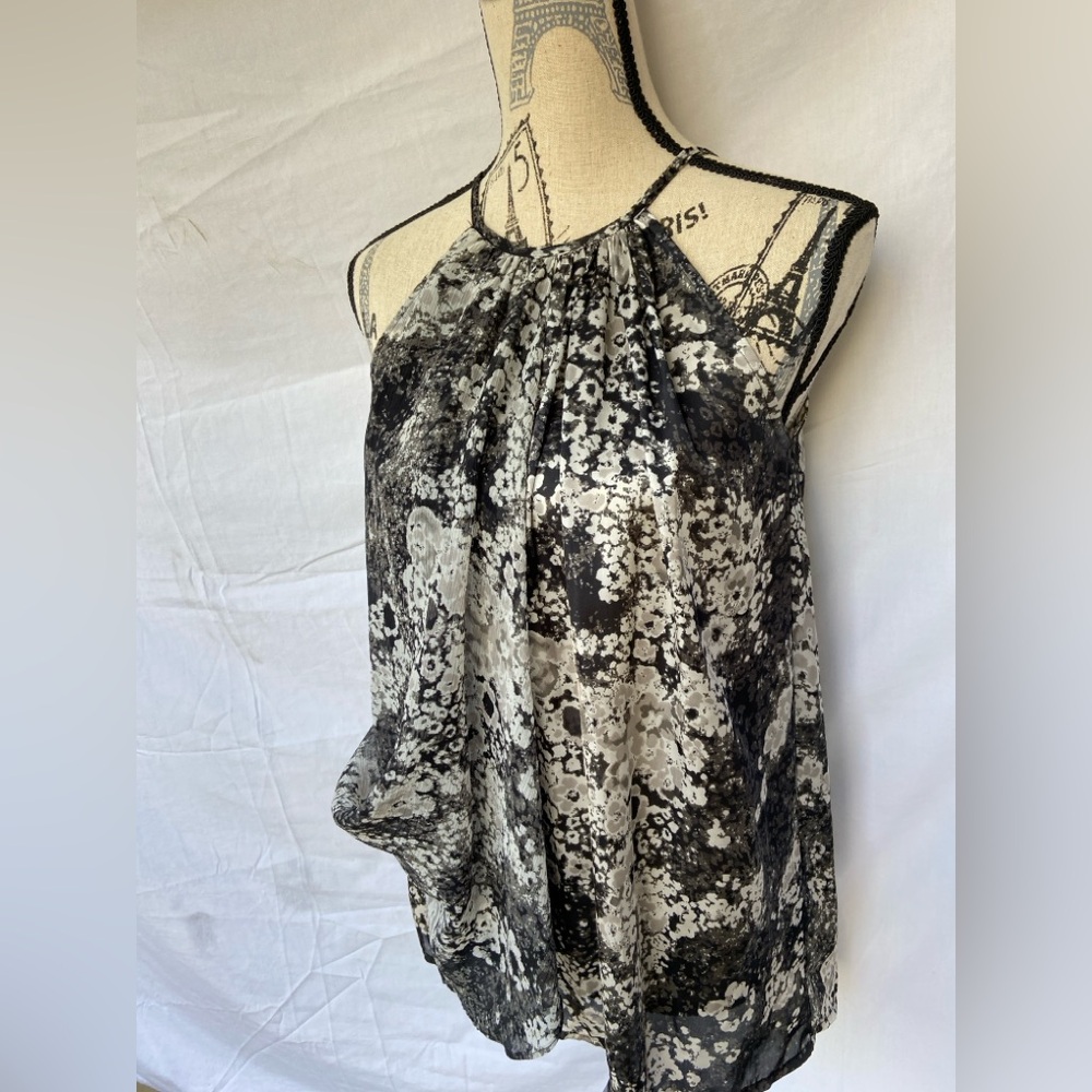 Violet & Claire Black and White Floral Blouse